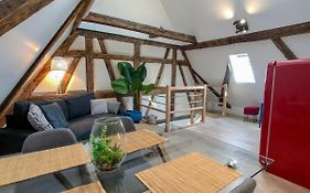Beauty & The Beast - Old Town Cosy Apartments